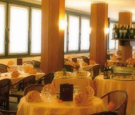 Leonardo Da Vinci Wellness Готель 3*