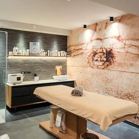 Готель Leonardo Da Vinci Wellness Бібіоне